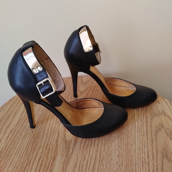 Diba Black heels with gold detailing shoes size 6.5 - Picture 1 of 11